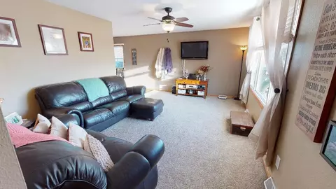 1601 Sunset Dr NW, Mandan, ND 58554 photo 4