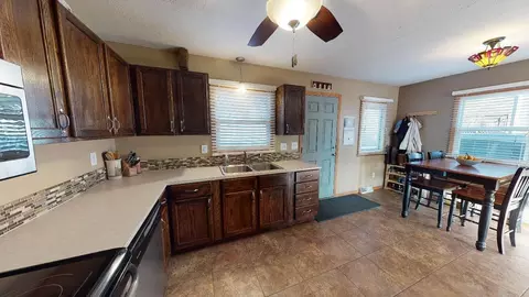 1601 Sunset Dr NW, Mandan, ND 58554 photo 7