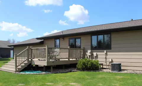 411 Mitchell Ave N, Steele, ND 58482 photo 2