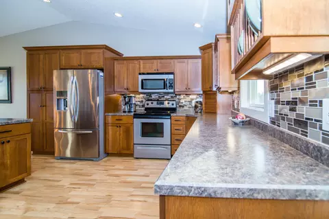 8201 Burr Oak Loop, Bismarck, ND 58501 photo 10