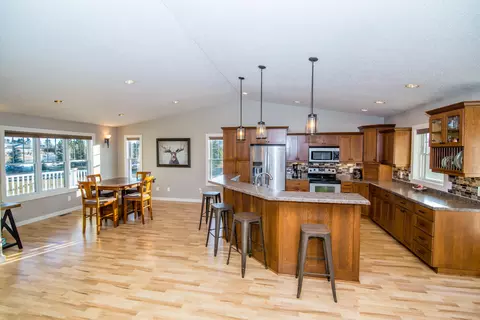8201 Burr Oak Loop, Bismarck, ND 58501 photo 4