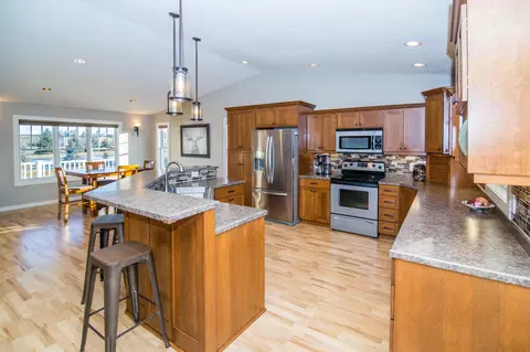 8201 Burr Oak Loop, Bismarck, ND 58501 photo 9