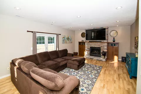 8201 Burr Oak Loop, Bismarck, ND 58501 photo 15
