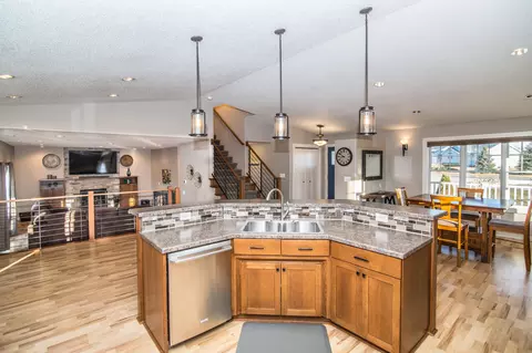 8201 Burr Oak Loop, Bismarck, ND 58501 photo 11