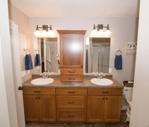 8201 Burr Oak Loop, Bismarck, ND 58501 photo 26