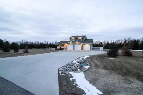 8201 Burr Oak Loop, Bismarck, ND 58501 photo 59