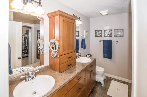 8201 Burr Oak Loop, Bismarck, ND 58501 photo 25