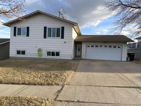 3419 Breen Dr, Bismarck, ND 58501 photo 1