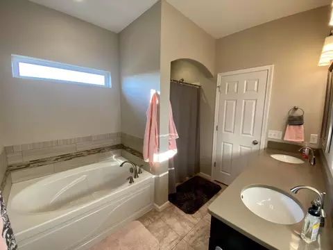 4526 Normandy St, Bismarck, ND 58503 photo 11