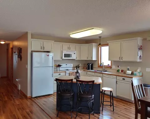 7730 Spruce Pl, Bismarck, ND 58504 photo 3