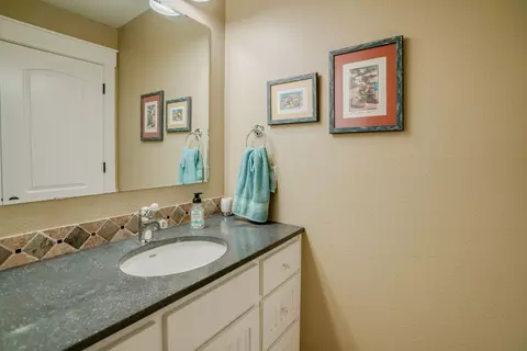 1421 Eagles View Ln, Bismarck, ND 58503 photo 34
