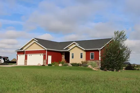 3235 James Dr N, Mandan, ND 58554 photo 8