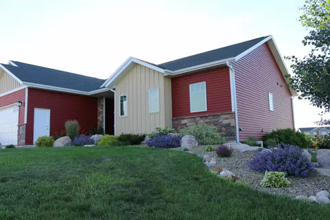 3235 James Dr N, Mandan, ND 58554 photo 6