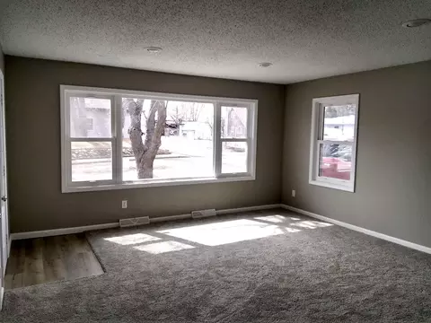 237 7th St E, Dickinson, ND 58601 photo 9