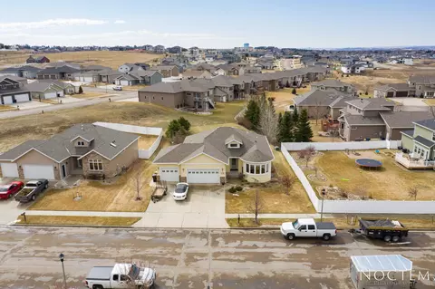 1223 Eagles View Ln, Bismarck, ND 58503 photo 2
