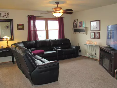 124 Sturgis Loop, Lincoln, ND 58504 photo 3