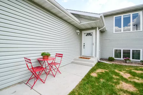 2209 La Corte Loop, Bismarck, ND 58503 photo 2