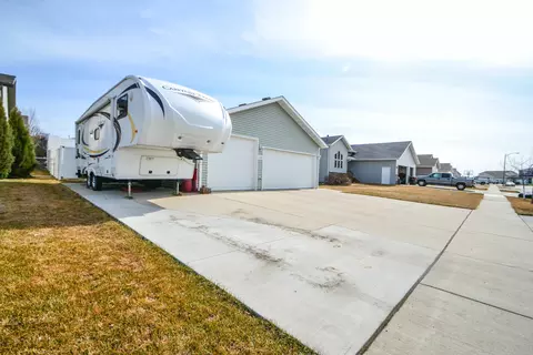 2209 La Corte Loop, Bismarck, ND 58503 photo 3
