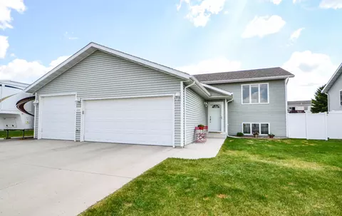 2209 La Corte Loop, Bismarck, ND 58503 photo 1