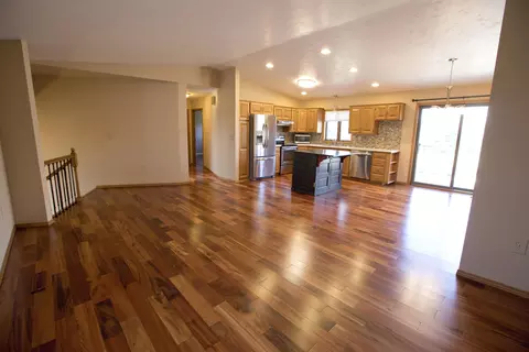 424 E Wachter Ave, Bismarck, ND 58504 photo 2