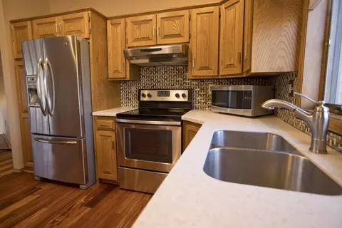 424 E Wachter Ave, Bismarck, ND 58504 photo 4