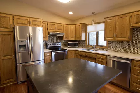 424 E Wachter Ave, Bismarck, ND 58504 photo 3