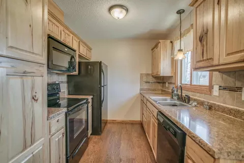 5 Stanley Dr, Lincoln, ND 58504 photo 7