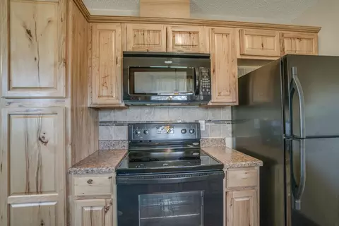 5 Stanley Dr, Lincoln, ND 58504 photo 9