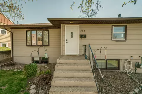 304 13th Ave NW, Mandan, ND 58554 photo 3