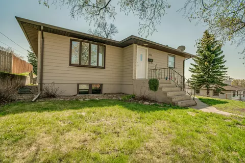 304 13th Ave NW, Mandan, ND 58554 photo 2