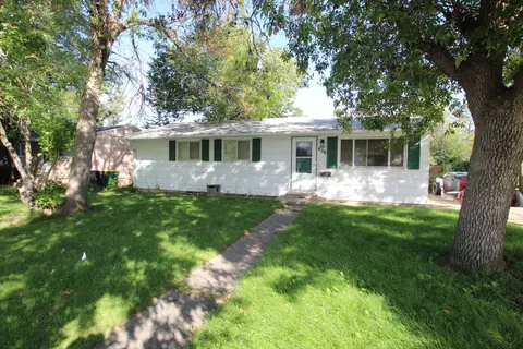 406 E Turnpike Ave, Bismarck, ND 58501 photo 1