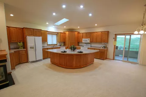 1912 Mesquite Loop, Bismarck, ND 58503 photo 2