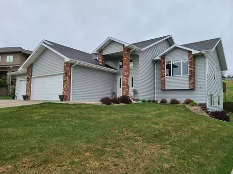 3629 Daytona Dr, Bismarck, ND 58503 photo 1