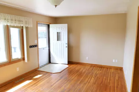802 Tower Pl, Mandan, ND 58554 photo 2
