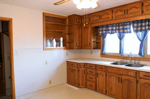 802 Tower Pl, Mandan, ND 58554 photo 6