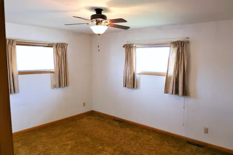 802 Tower Pl, Mandan, ND 58554 photo 8