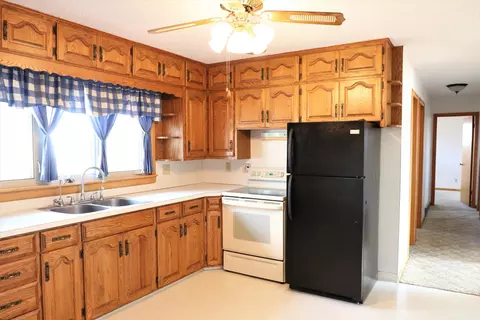 802 Tower Pl, Mandan, ND 58554 photo 5