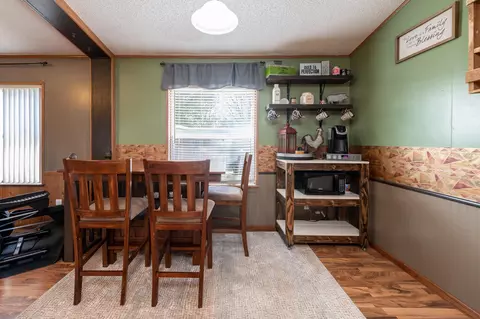 206 Deer St E, Mandan, ND 58554 photo 4