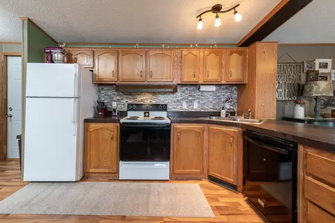 206 Deer St E, Mandan, ND 58554 photo 3