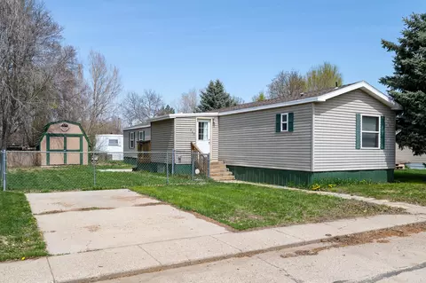 206 Deer St E, Mandan, ND 58554 photo 1