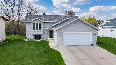 1012 16th St SE, Mandan, ND 58554 photo 2