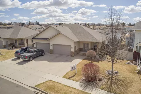 3313 Thunderbird Ln, Bismarck, ND 58503 photo 3