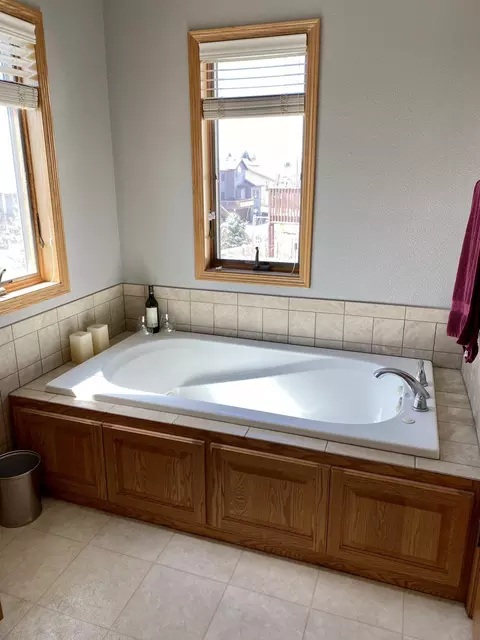3313 Thunderbird Ln, Bismarck, ND 58503 photo 23