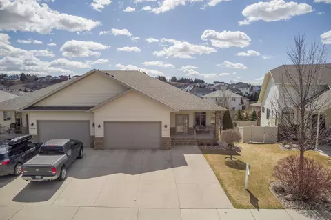 3313 Thunderbird Ln, Bismarck, ND 58503 photo 1