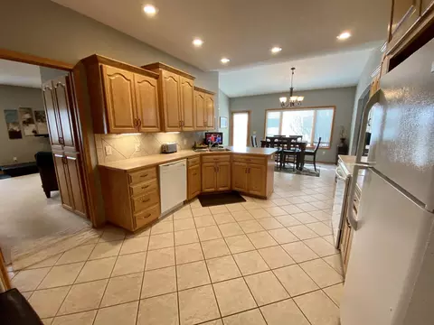 3313 Thunderbird Ln, Bismarck, ND 58503 photo 14
