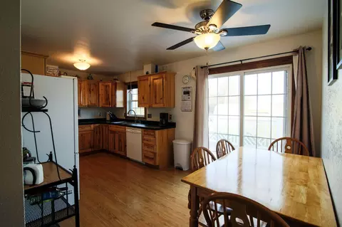 1012 Cherry Ln, Beulah, ND 58523 photo 5