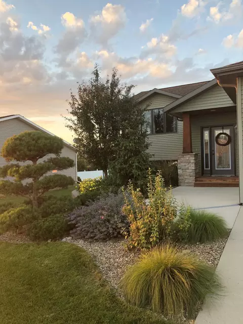 506 Cherrybrook Dr, Bismarck, ND 58503 photo 3