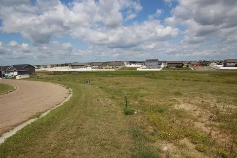 507 Cobblestone Loop SW, Mandan, ND 58554 photo 4
