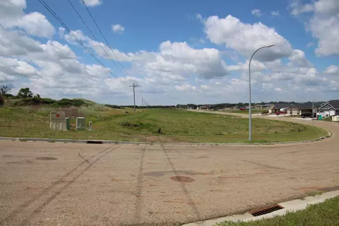 231 Cobblestone Loop SW, Mandan, ND 58554 photo 3