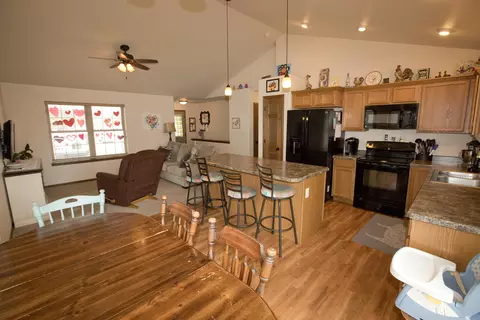 6375 Edgerly Ln, Lincoln, ND 58504 photo 2